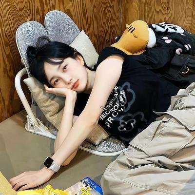 彩虹艳女